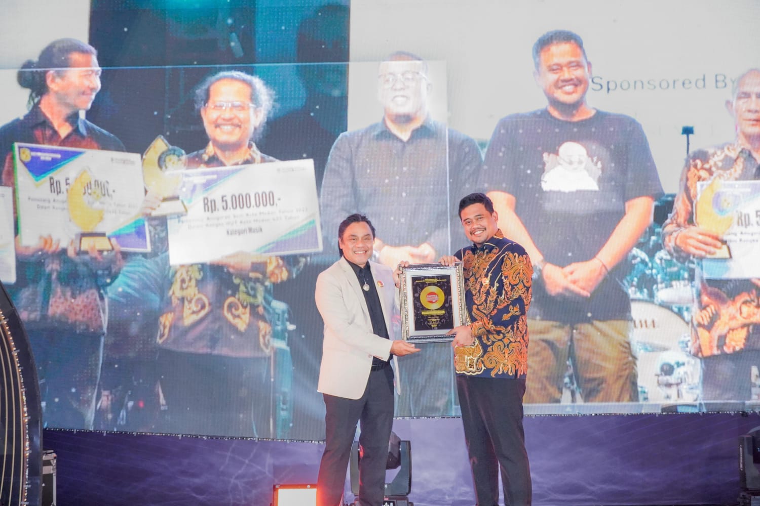 Peduli Musisi, Bobby Nasution Terima Penghargaan PKMM dan Dinobatkan Anggota Kehormatan PAPPRI