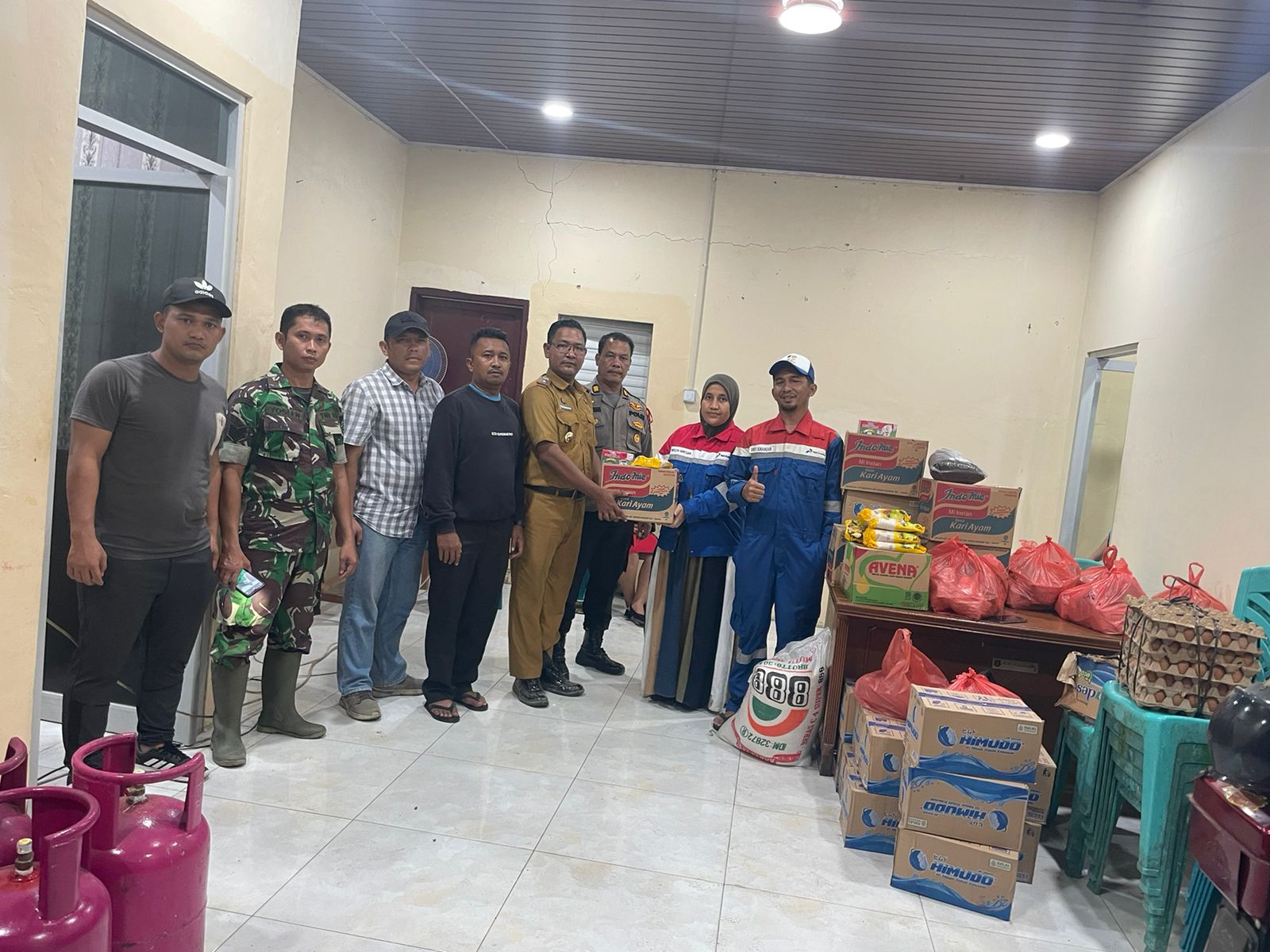 Pertamina Bantu Sembako Dapur Umum Warga Terdampak Illegal Tapping Pipa Penyalur BBM