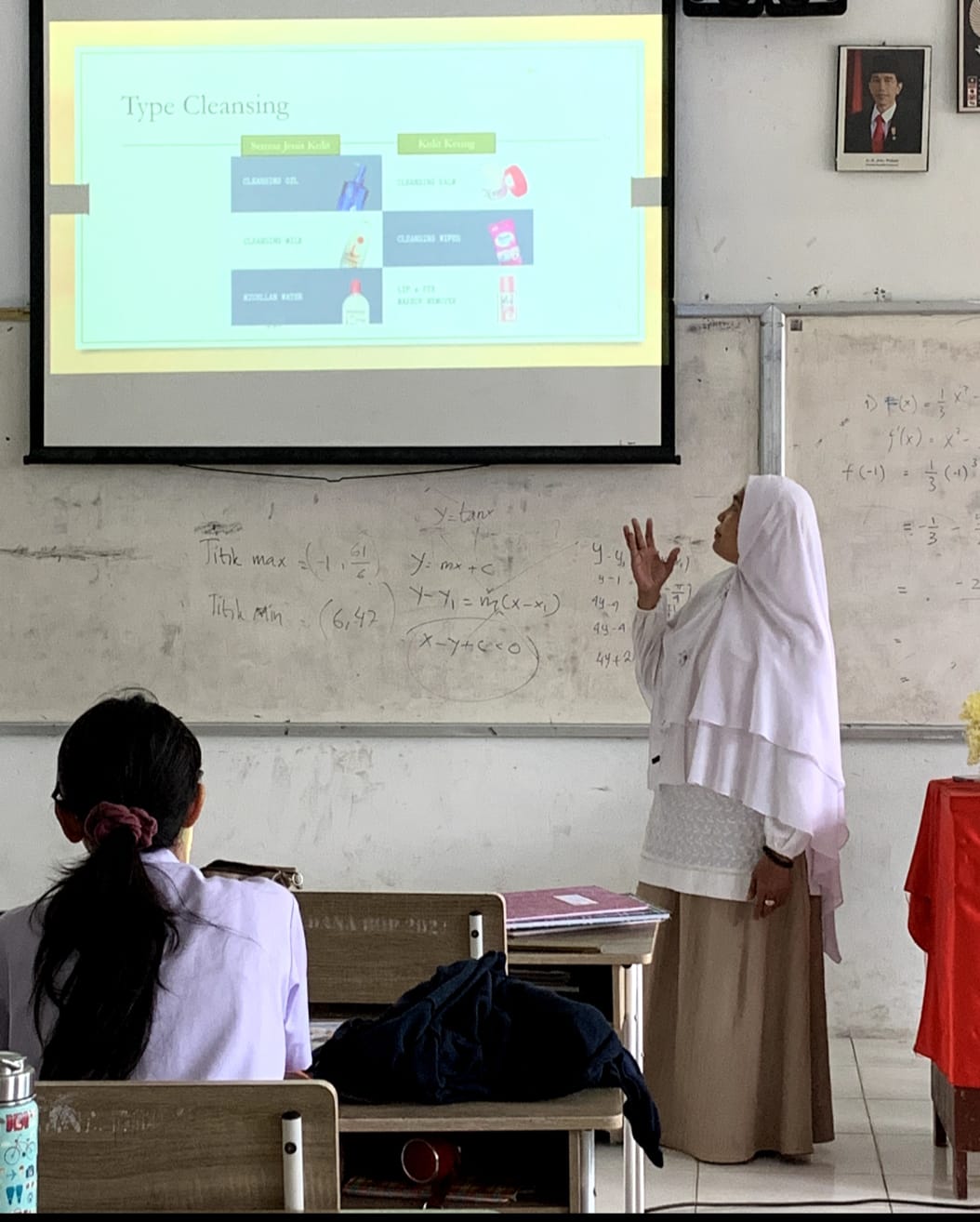 Dosen Fakultas Farmasi Universitas Tjut Nyak Dien Pengabdian Masyarakat Di SMAN 17 Medan