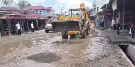 PT KAS Sosa Bantu Perbaiki Jalinsum Rusak, Truk Sering Terperosok