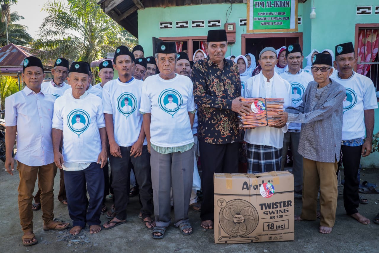 Tuan Guru Ganjar Bantu Rehal Al-Quran Dan Kipas Angin Untuk Makmurkan Tempat Pengajian Di Asahan