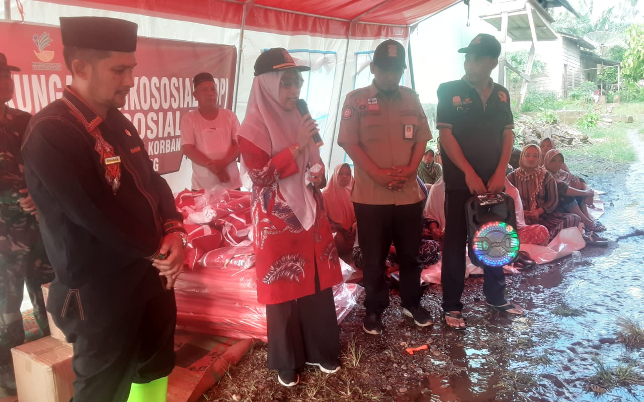Pj Bupati Syakir Serahkan Bantuan Korban Banjir Agara