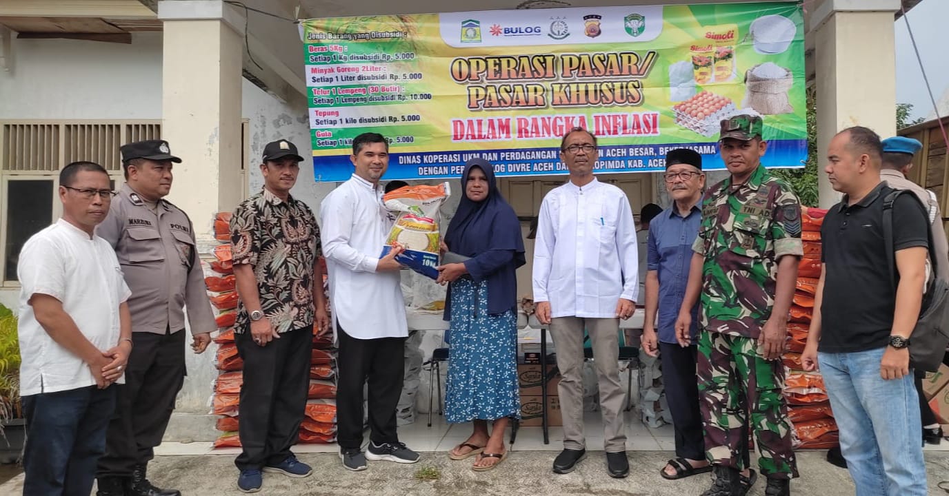 Masyarakat Kuta Baro Antusias Belanja Di Operasi Pasar Khusus