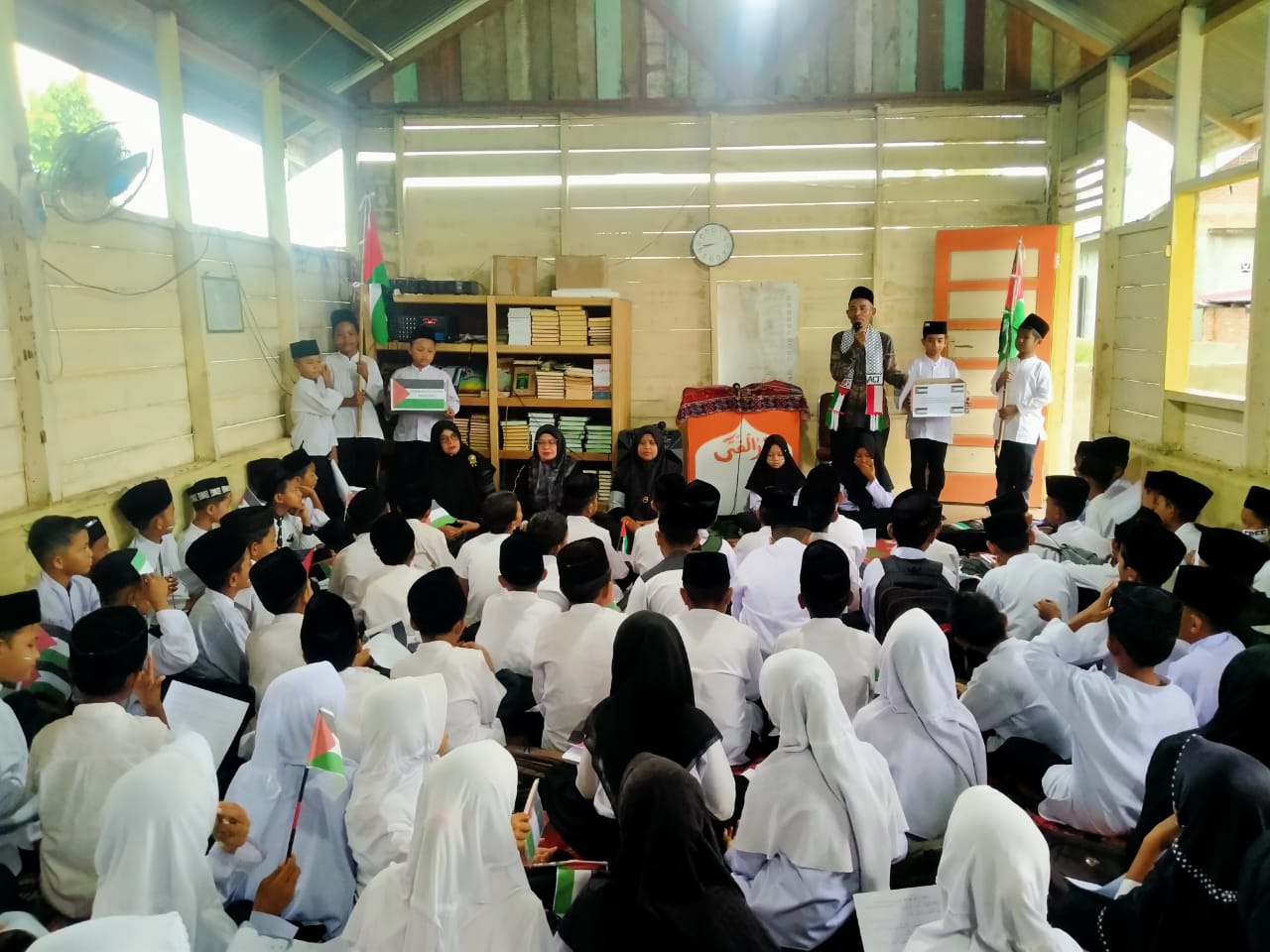 Yasin Untuk Palestina Membahana Di SDN 2 Tanah Pasir