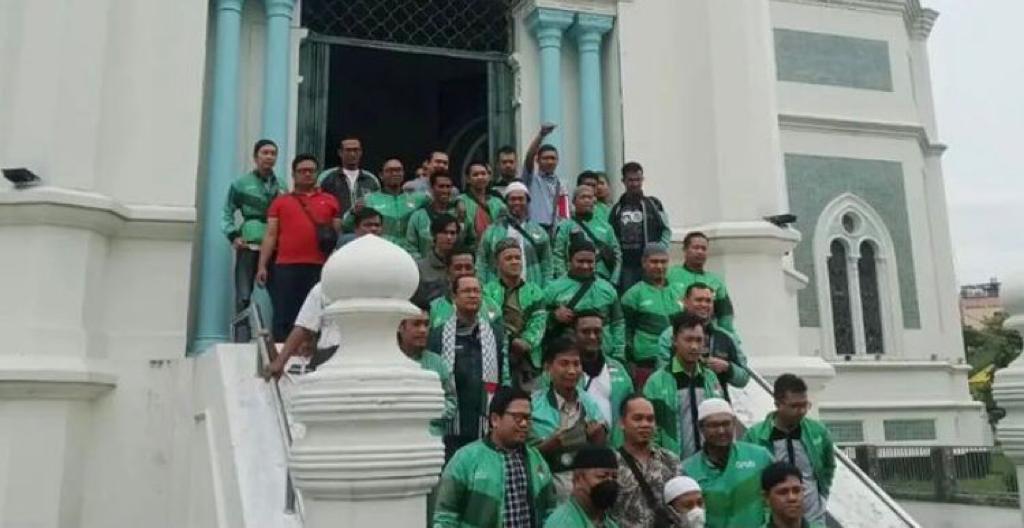 Ratusan Driver Grab Di Medan Kompak Doa Bersama Untuk Palestina