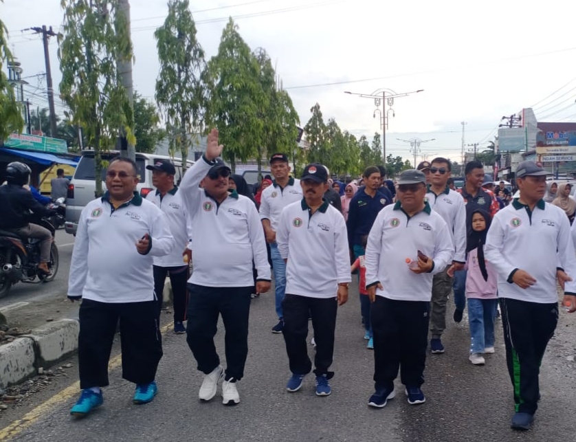 Semarak HUT Ke-78 PGRI Dan HGN Subulussalam Digelar Jalan Santai