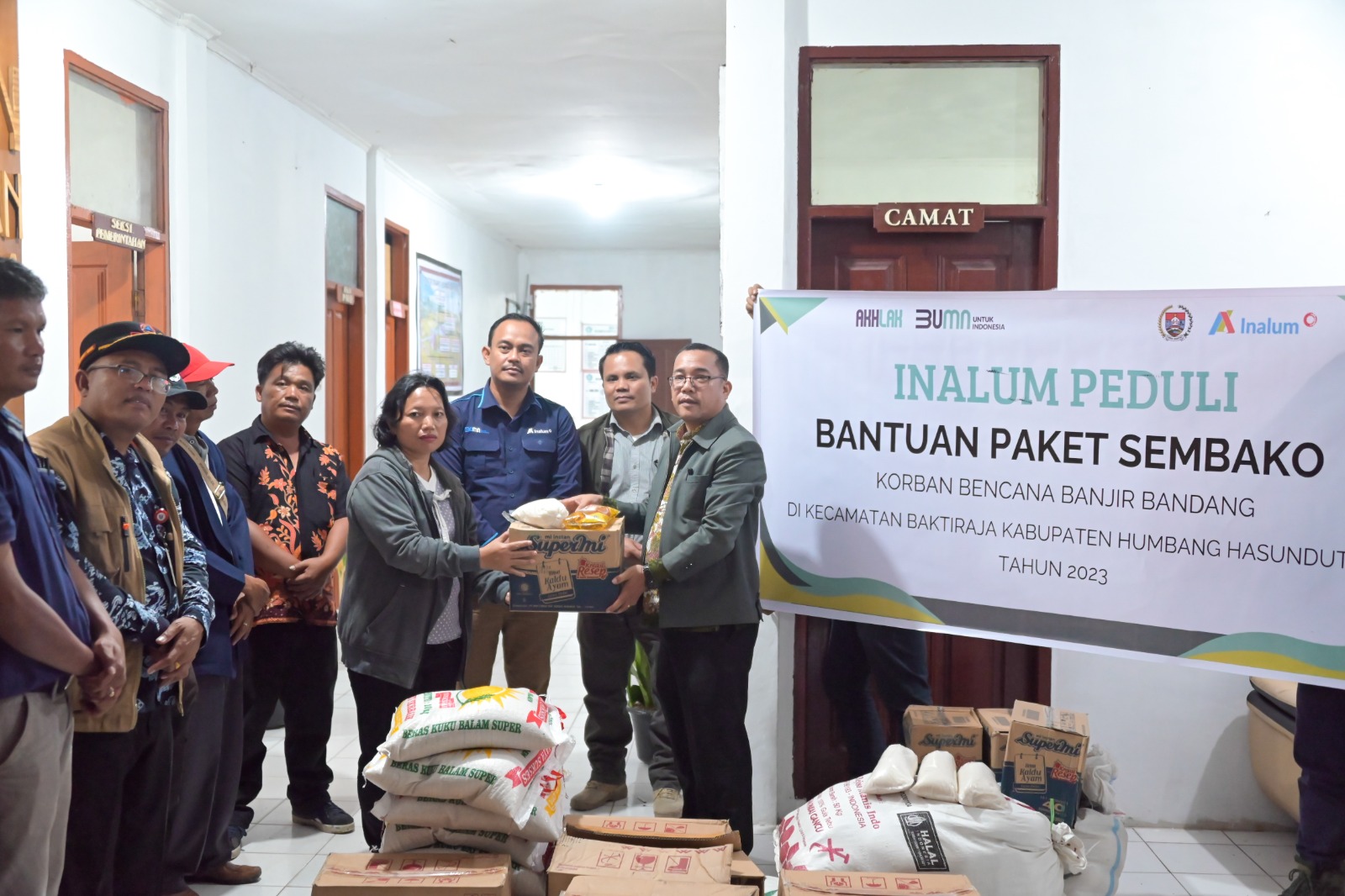 Inalum Serahkan Bantuan Peduli Korban Banjir Bandang Humbahas Dan Samosir