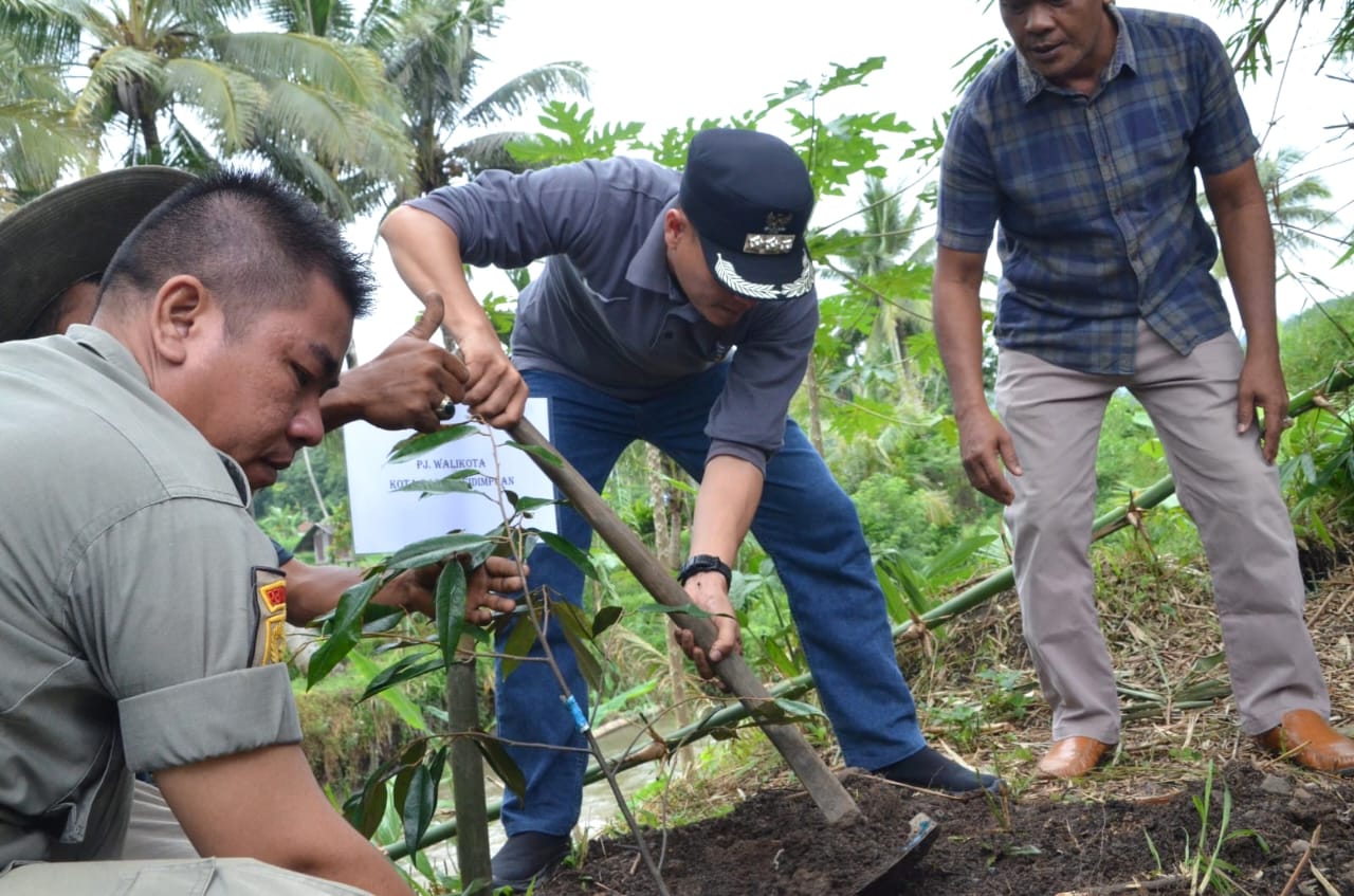FKBPPPN Padangsidimpuan Tanam 4 Jenis Pohon