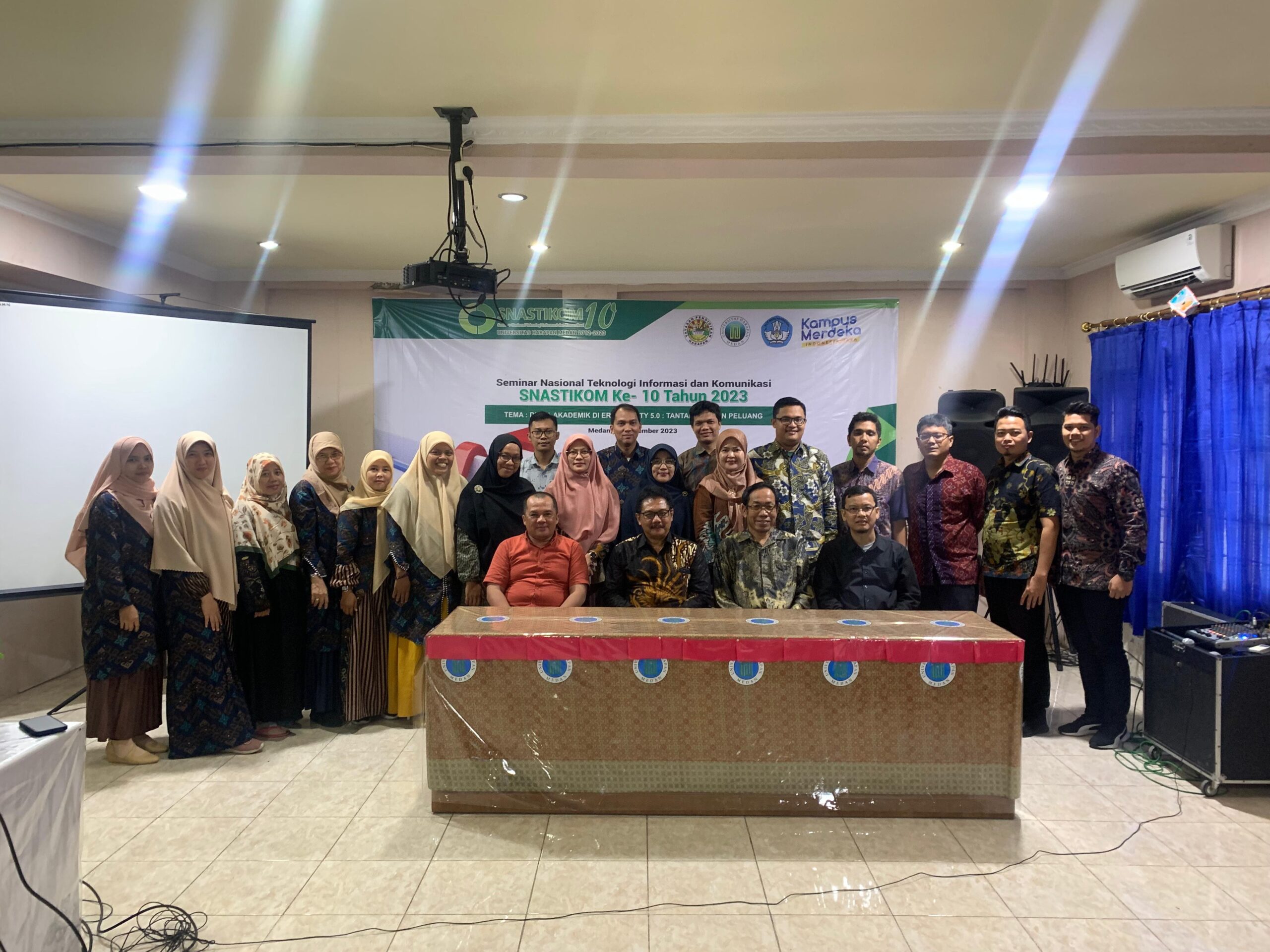 Prodi Teknik Informatika FTK UnHar Gelar SNASTIKOM