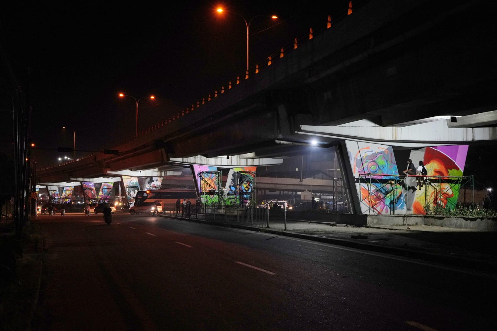 Karya Seniman Mural dari Manca Negara Hiasi Pilar Flyover Amplas