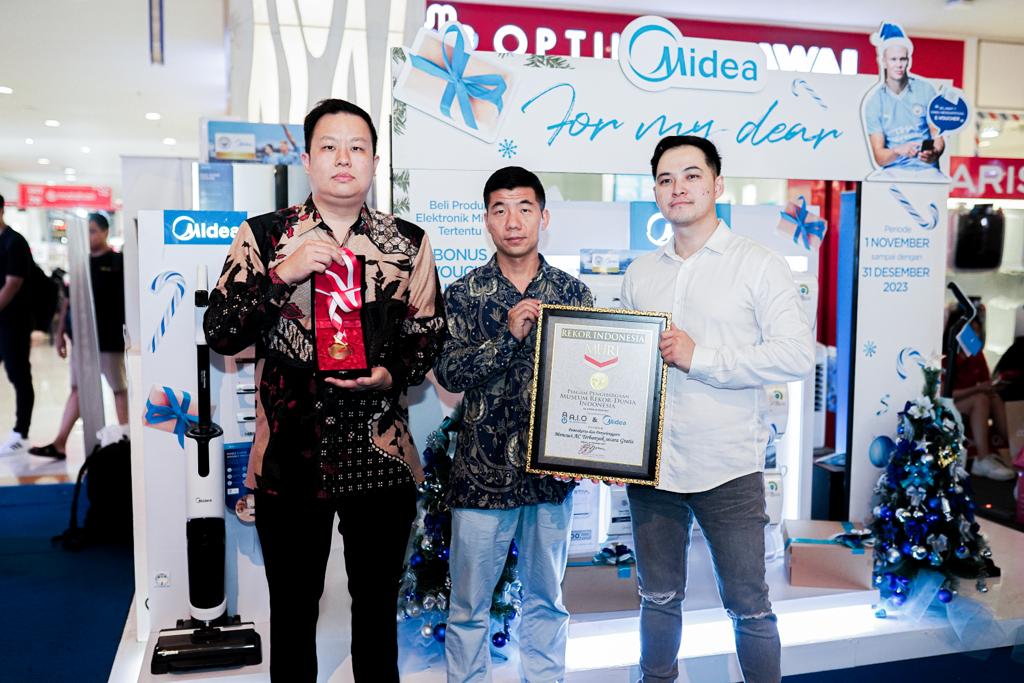 Jelang Akhir Tahun, Midea Lanjutkan Program CSR Dengan Mencetak Rekor Muri Cuci AC Gratis 2000 Unit