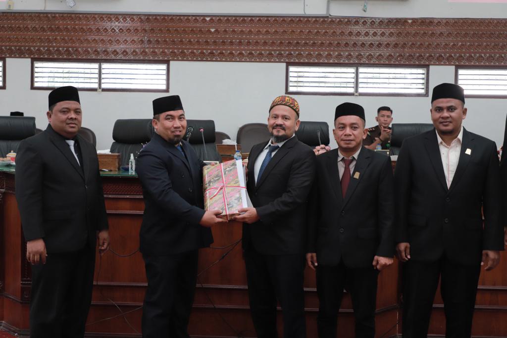 Pj Bupati Aceh Besar Sampaikan Nota Keuangan RAPBK 2024