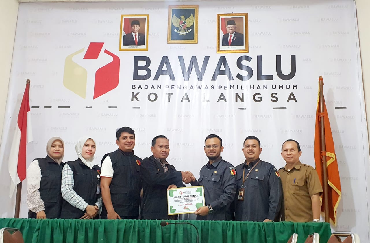 Keluarga Besar Panwaslucam Langsa Barat Donasi Untuk Palestina