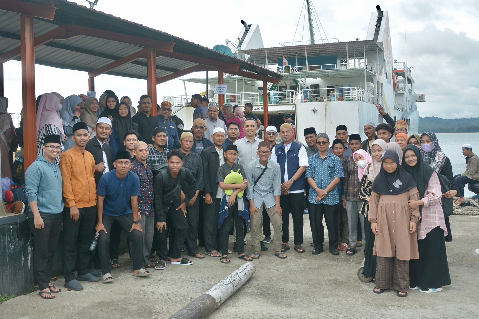 Reza Fahlevi Antar Kafilah MTQ Sabang Ke Pelabuhan Calang