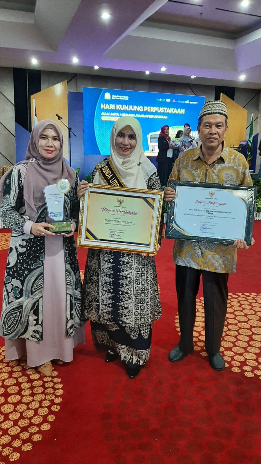 Ny Suaidah Raih Penghargaan Bunda Listeraktif Aceh