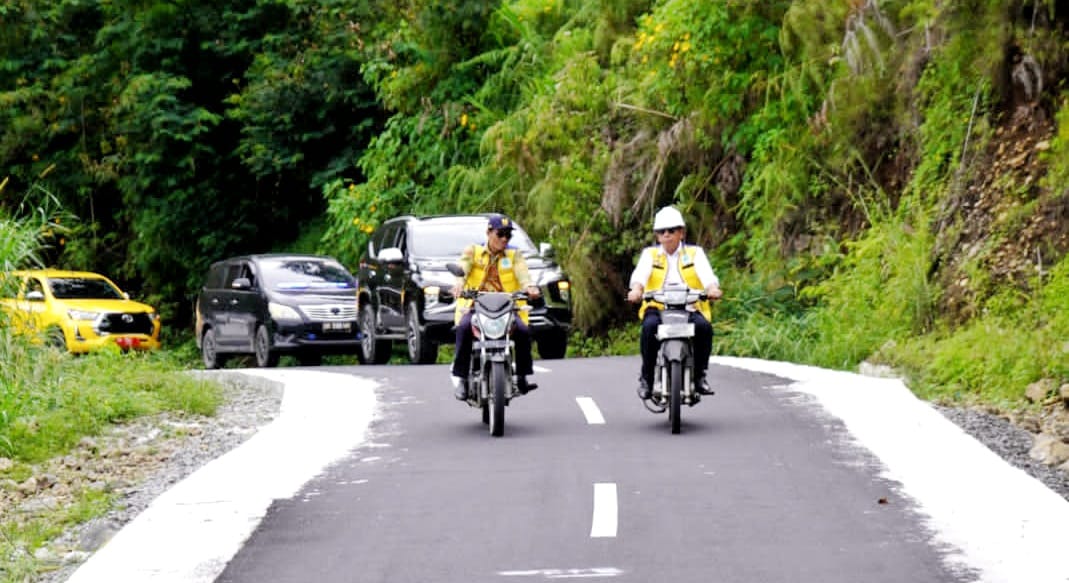 Bupati Dan Kadis PUTR Simalungun Jajal Jalan Baru Rampung