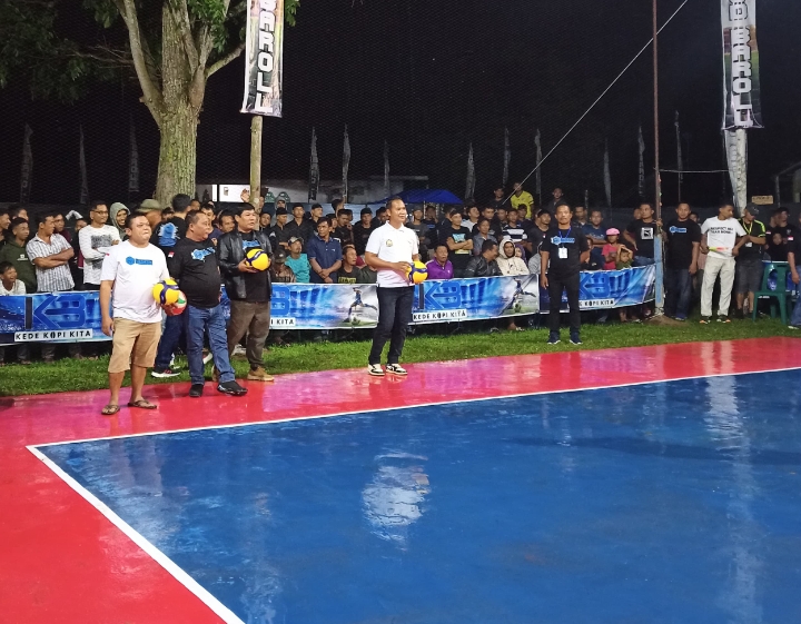 Ketua PBVSI Labura Buka Kejuaraan Bola Volly Barol Cup I Desa Londut