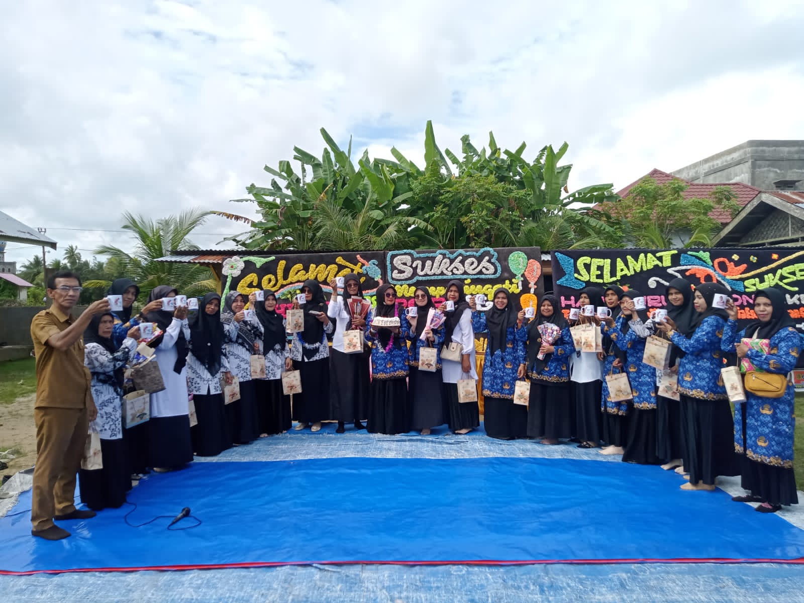 HGN Di Sekolah Darurat Berlangsung Khitmad Dan Meriah