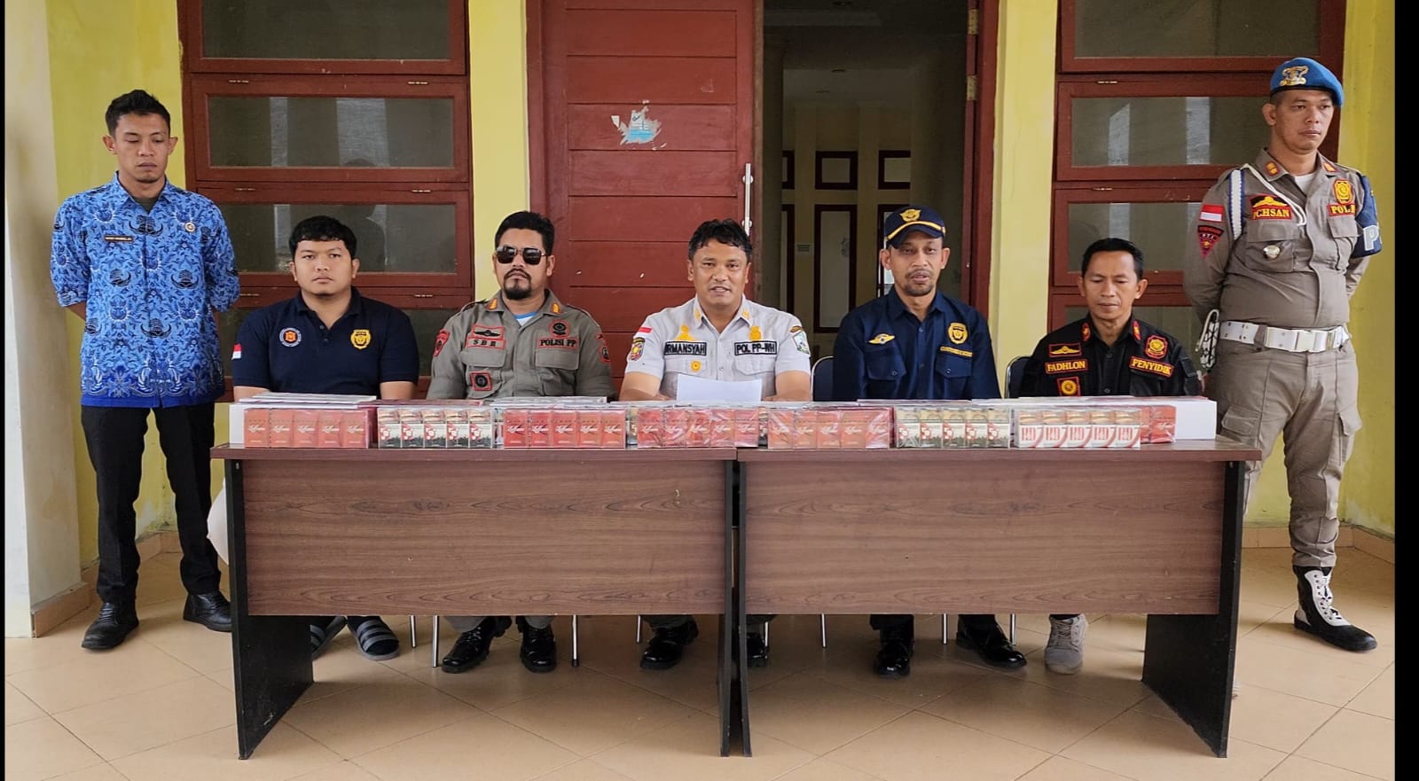 BC Dan Satpol PP Bener Meriah Sita Ratusan Bungkus Rokok Ilegal