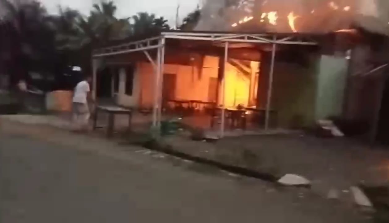 Rumah Mantan Panwaslih Nagan Terbakar