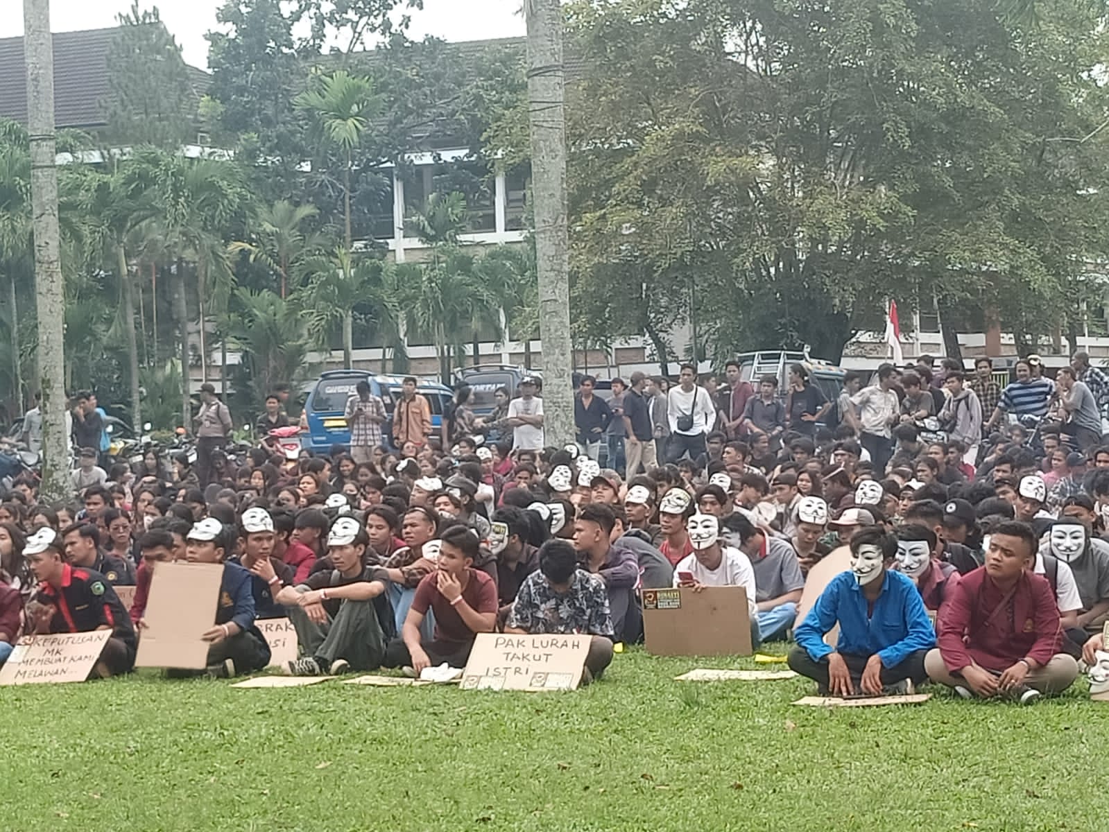 Ribuan Mahasiswa Hadiri Orasi Mimbar Kerakyatan Di UNIKA