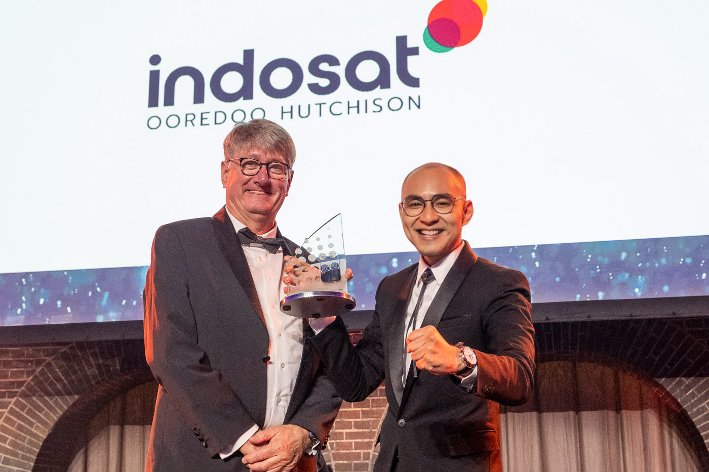 Indosat Ooredoo Hutchison Raih Dua Penghargaan World Communications Award 2023