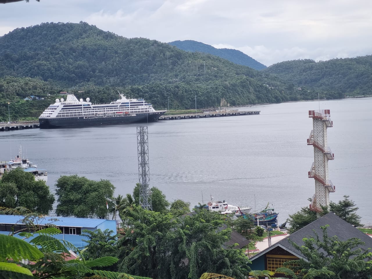 582 Penumpang Kapal Pesiar MS Azamara Journey Singgahi Teluk Sabang