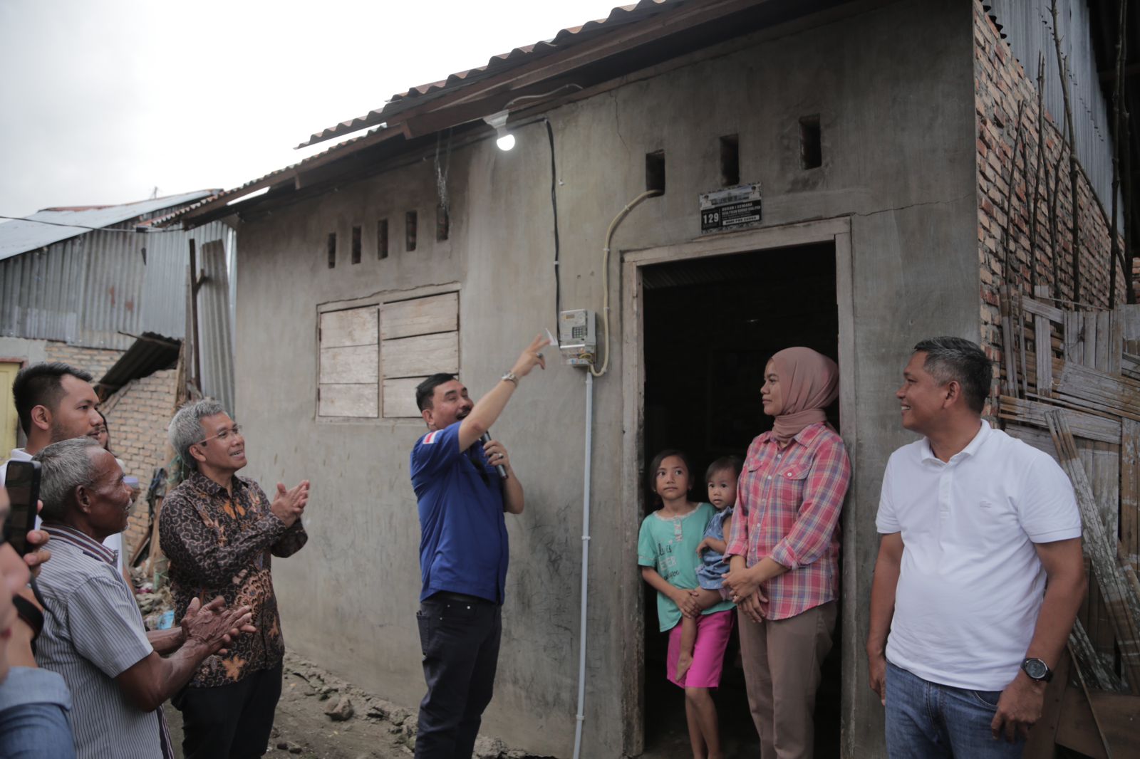 PLN UID Sumut Nyalakan Listrik 272 Warga Tak Mampu Di Sergai