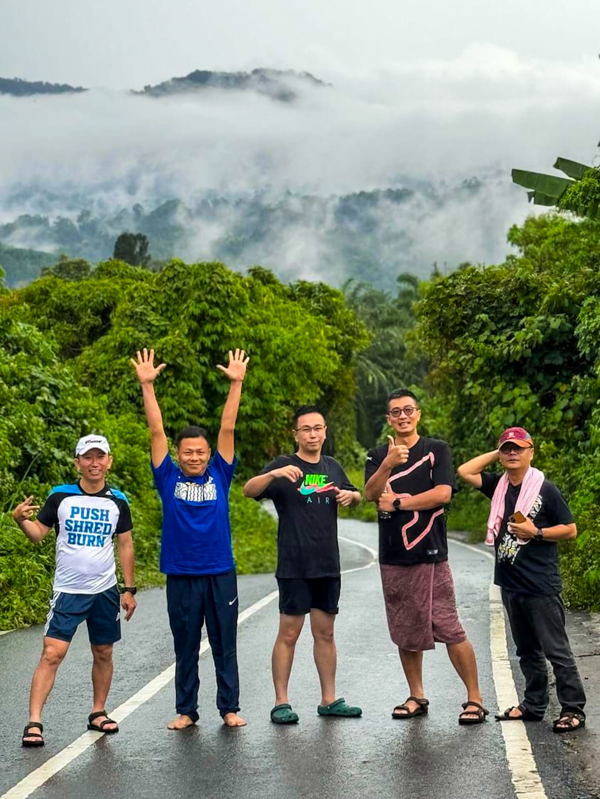 Mandi Sungai Di Lau Mentar, Menyentuh Awan Ke Gunung Meriah