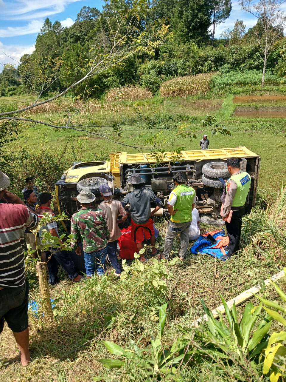 Truk Pengangkut Batu Jatuh Ke Jurang, 1 Tewas