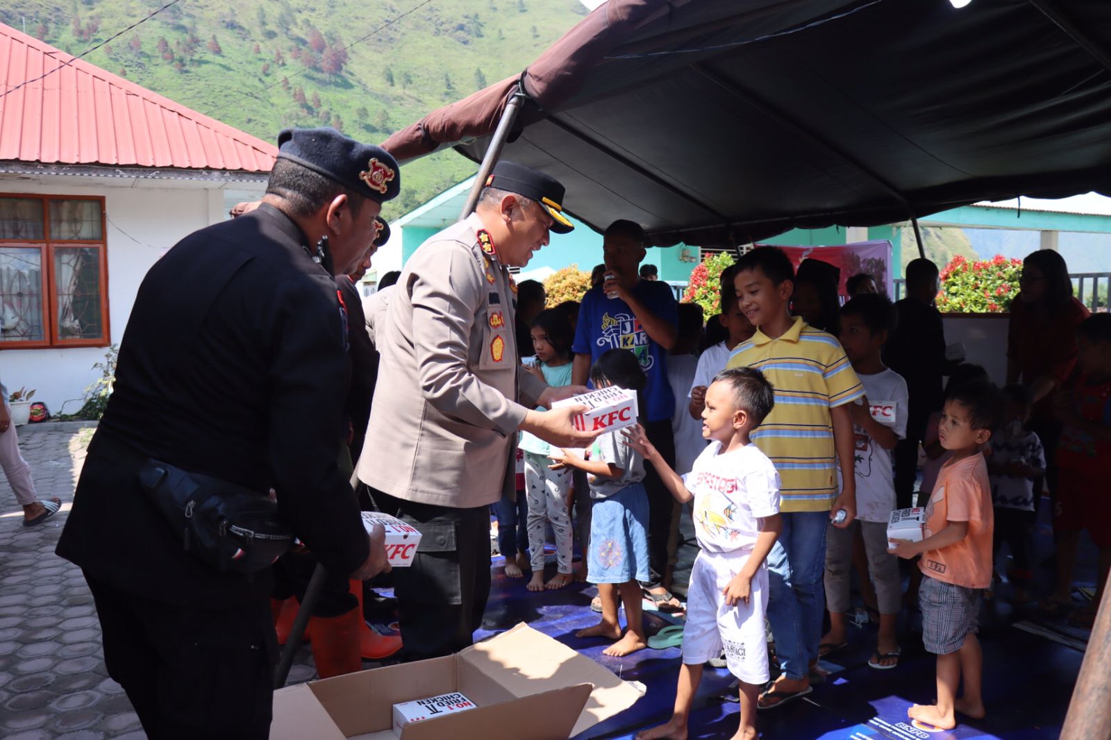Polres Humbahas Salurkan Makanan Siap Saji Korban Longsor