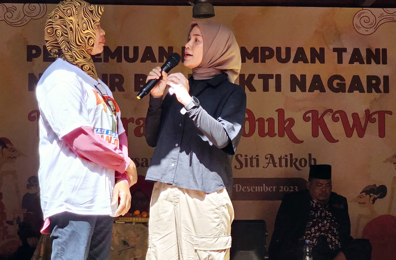 Atikoh Ganjar Dengarkan Keluhan Petani Tentang Harga Bahan Pokok