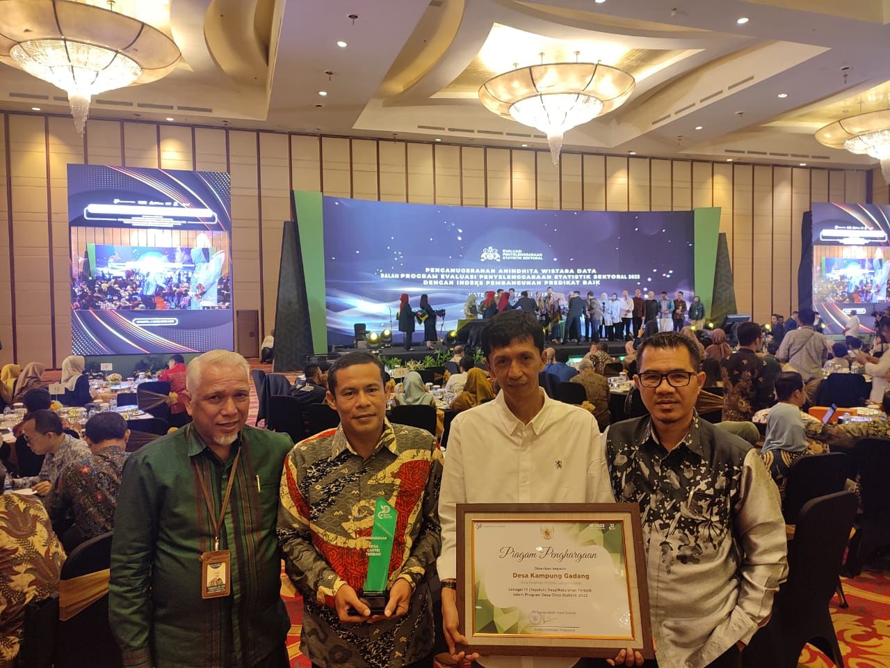Desa Kampung Gadang Kec Pariaman Timur Terima Penghargaan Dari BPS Pusat