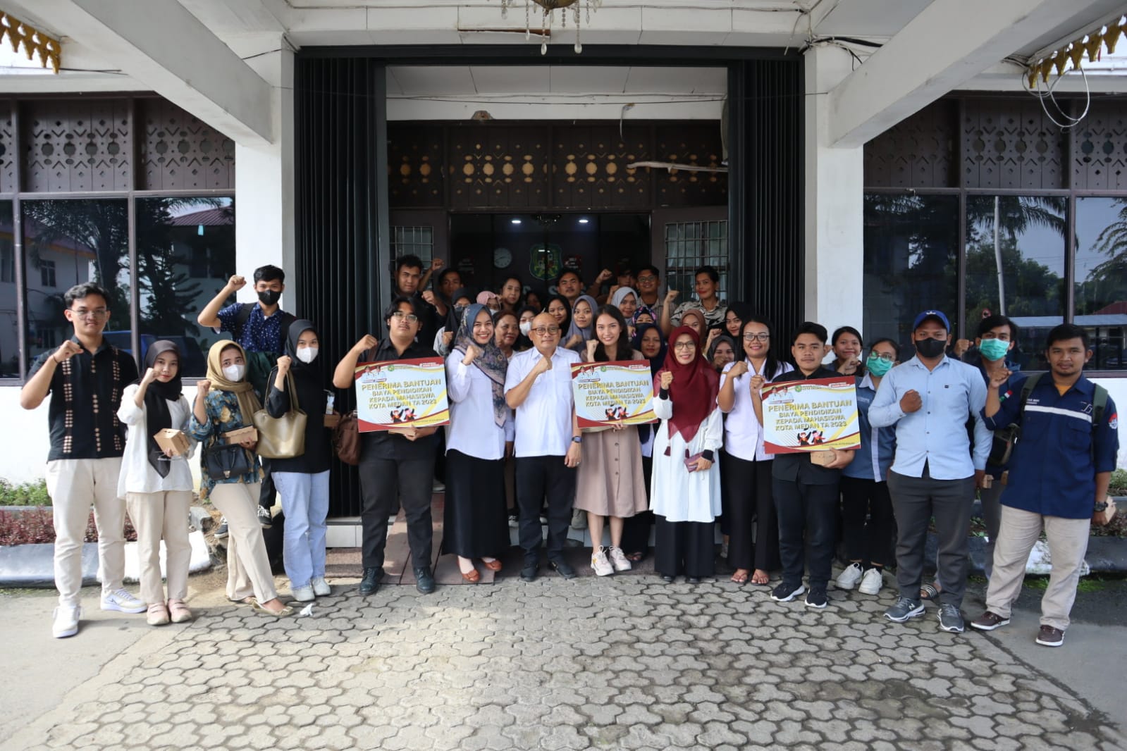 Dinsos Kota Medan Berikan Bantuan Pendidikan Kepada Mahasiswa Medan
