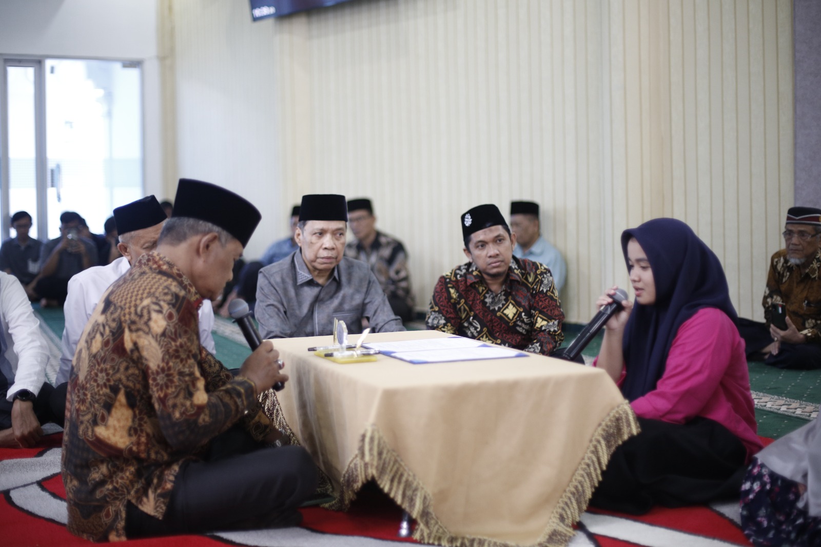 Diantar Ibu Kandung, Mahasiswi FEB UMSU Memeluk Agama Islam