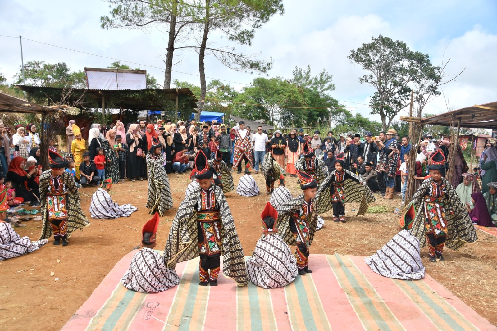 Pembukaan Kemah Seni Antara Desember Kopi