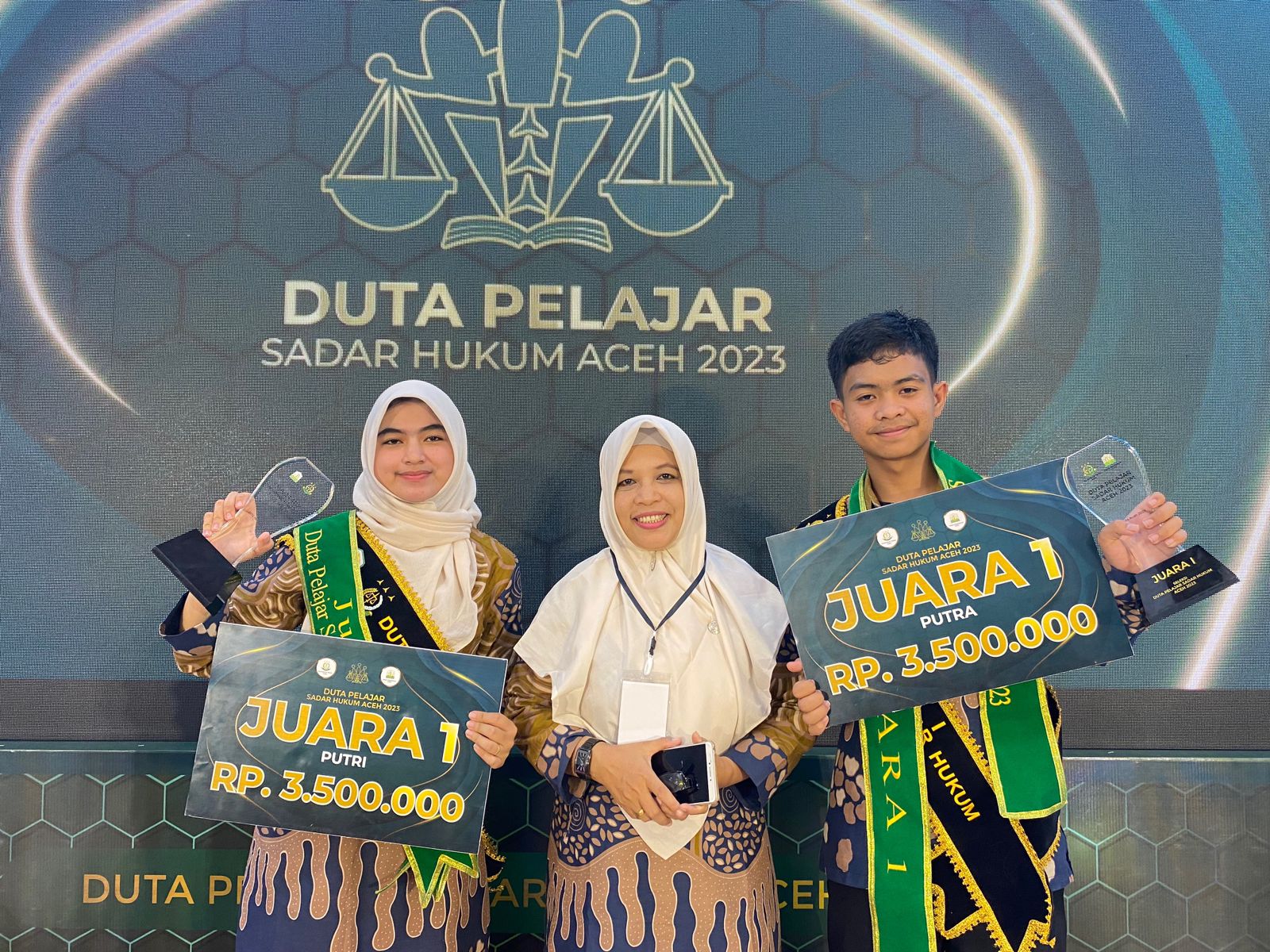 Dua Siswa Sabang Jadi Duta Pelajar Sadar Hukum Aceh 2023