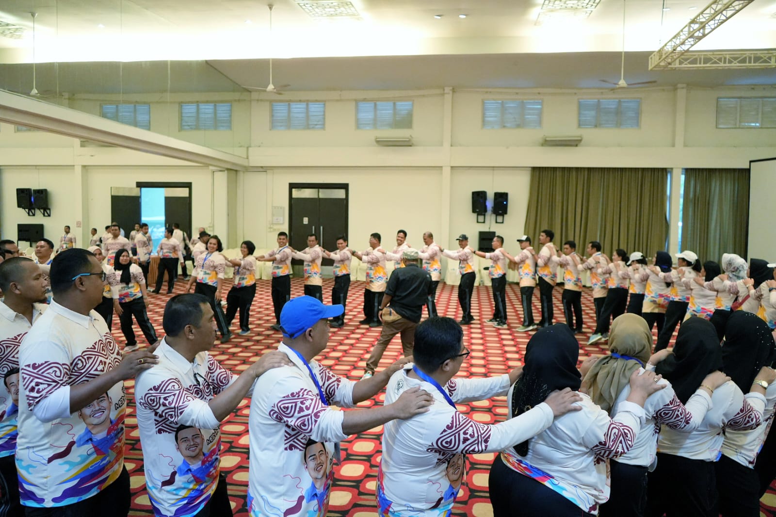 Keseruan Outbond Bangun Semangat Kolaborasi Di Antara Camat dan Lurah Se-Kota Medan