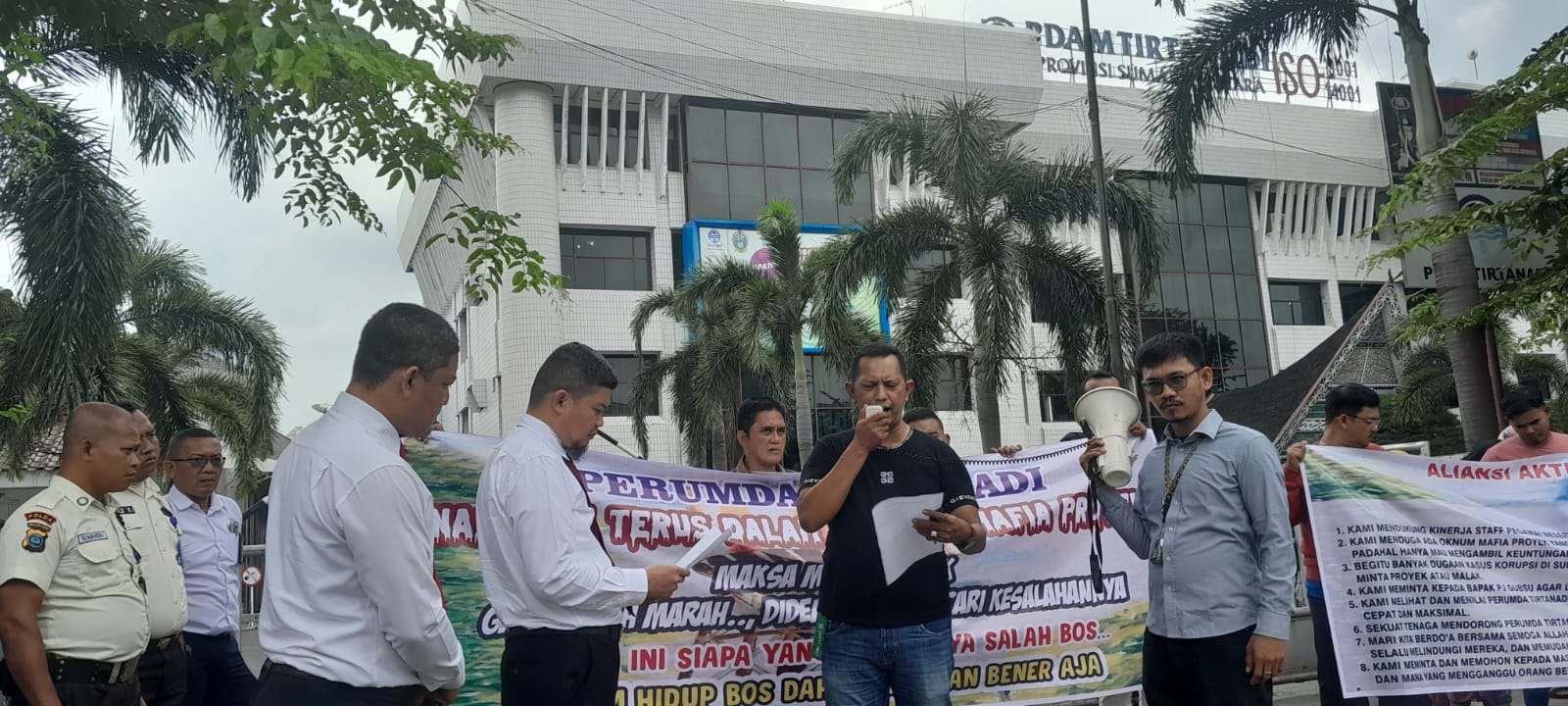 AKLAM Dukung Program Bersih-bersih Perumda Tirtanadi Demi Tingkatkan Pelayanan Kepada Pelanggan