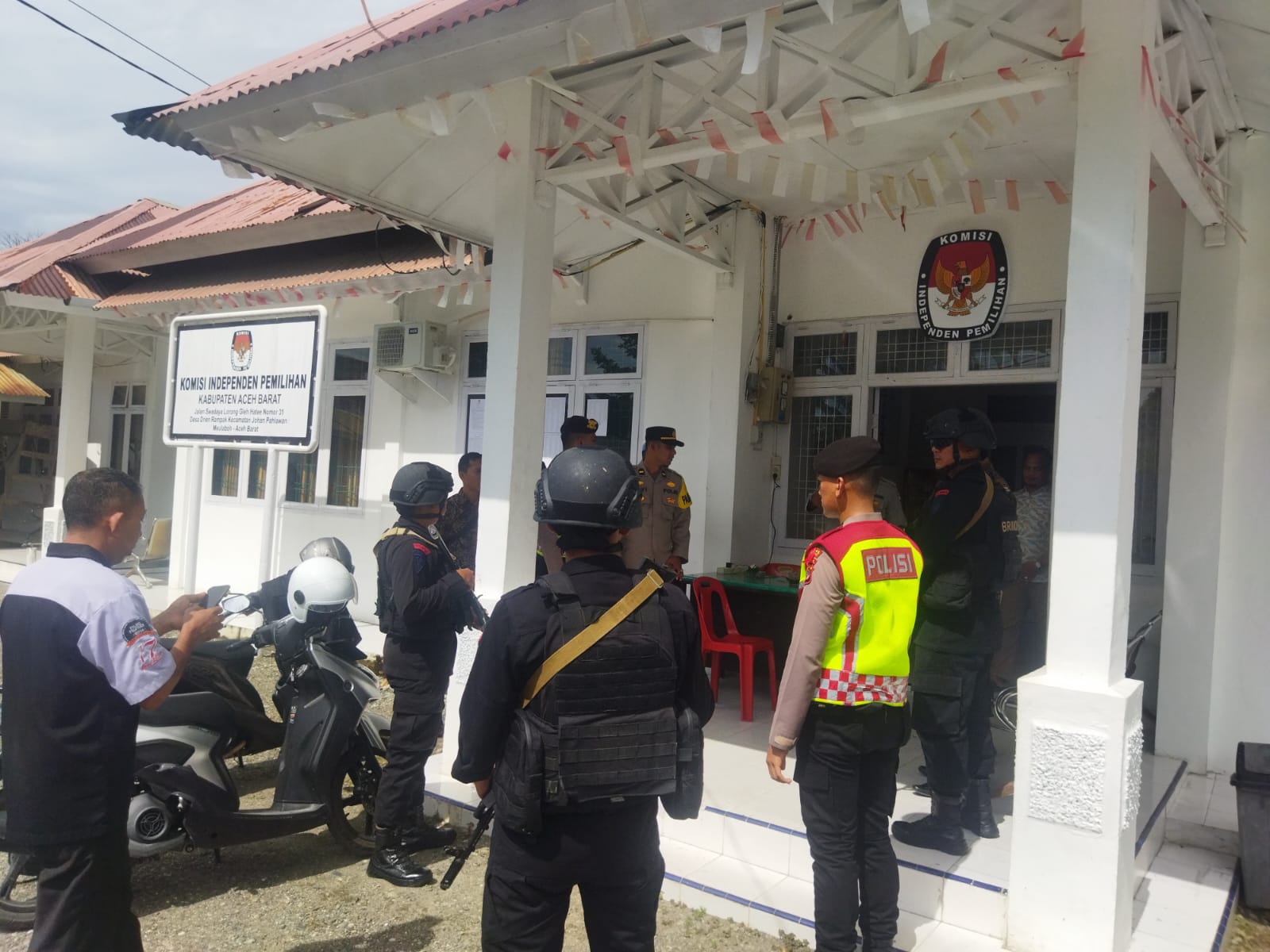 BKO Brimob Polda Aceh Patroli Ke KIP Aceh Barat