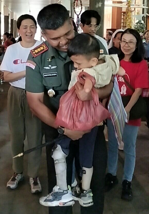 Danrem 022/PT Bersama Ketua Persit KCK Sambangi Anak-anak PA