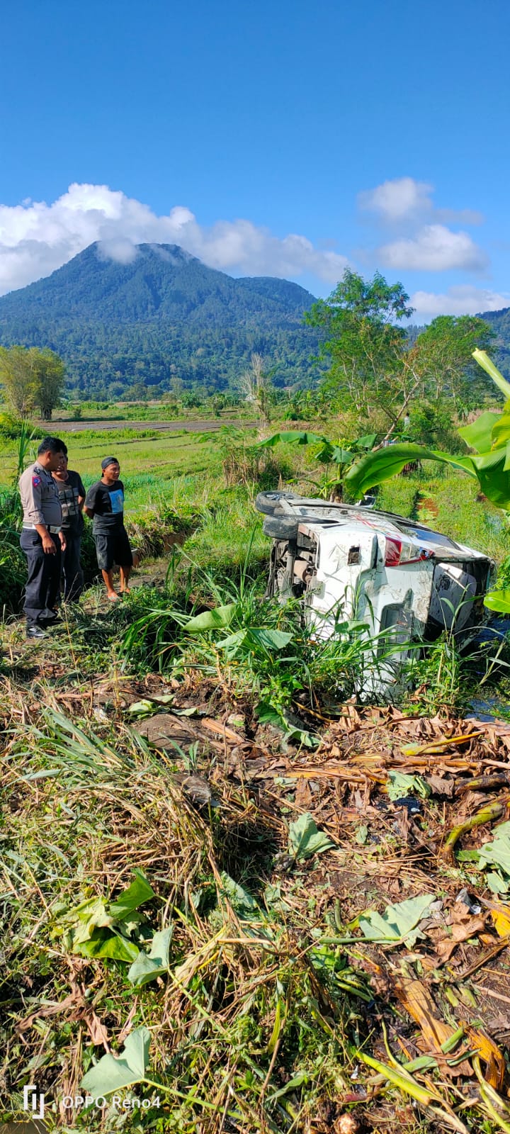 Angkot Terbalik, Sopir Dan 6 Penumpang Luka-luka