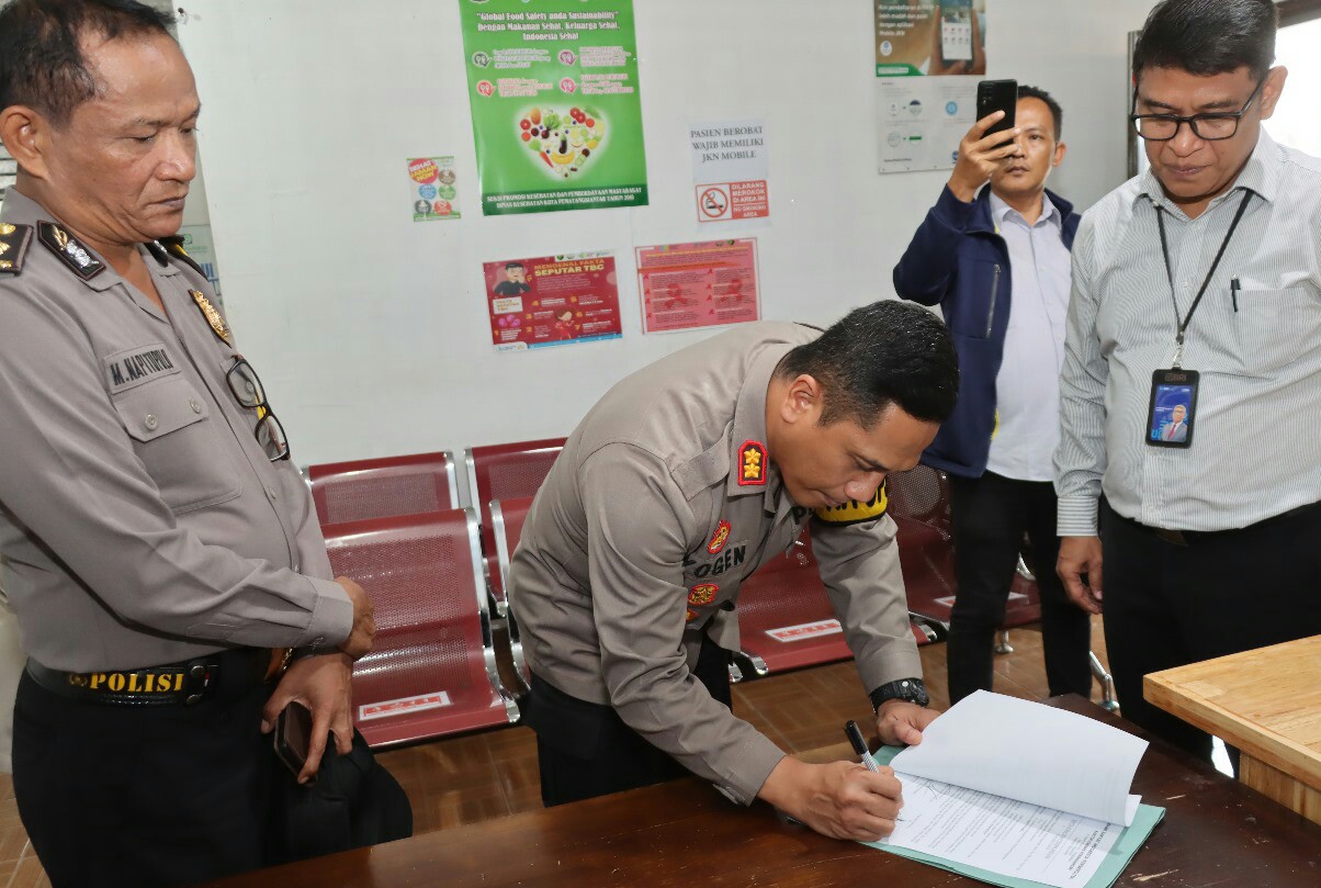 Kapolres P. Siantar Terima Bantuan Renovasi Klinik Dari Pimcab BRI Perdagangan
