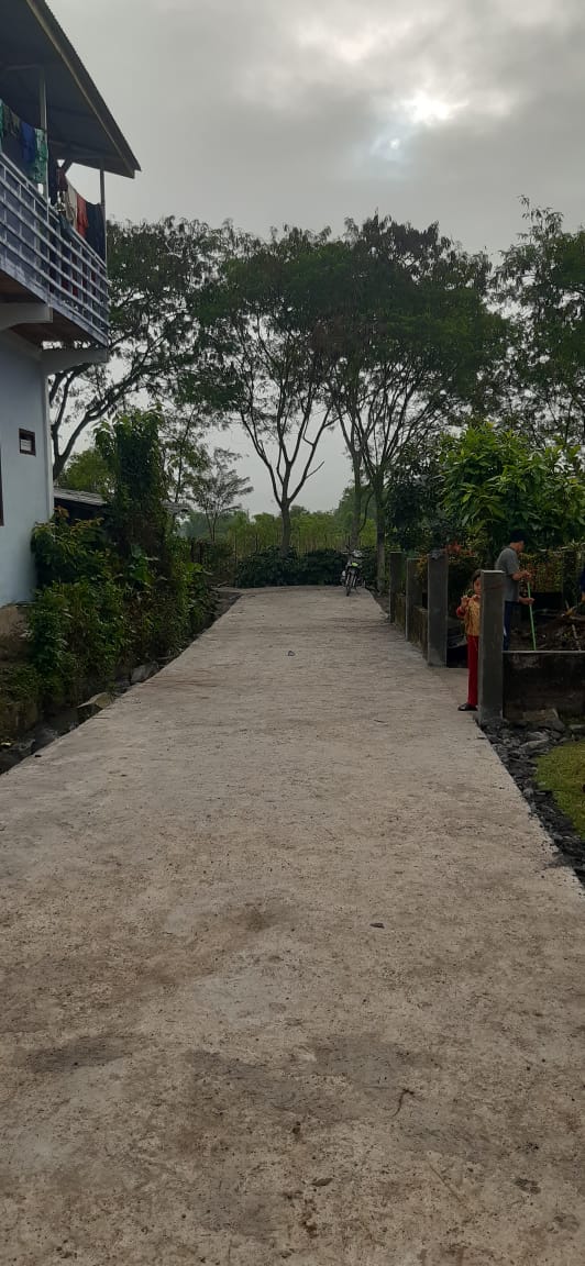 Masyarakat Reje Guru Berterimakasih Dibangunnya Jalan Rabat Beton 150 Meter