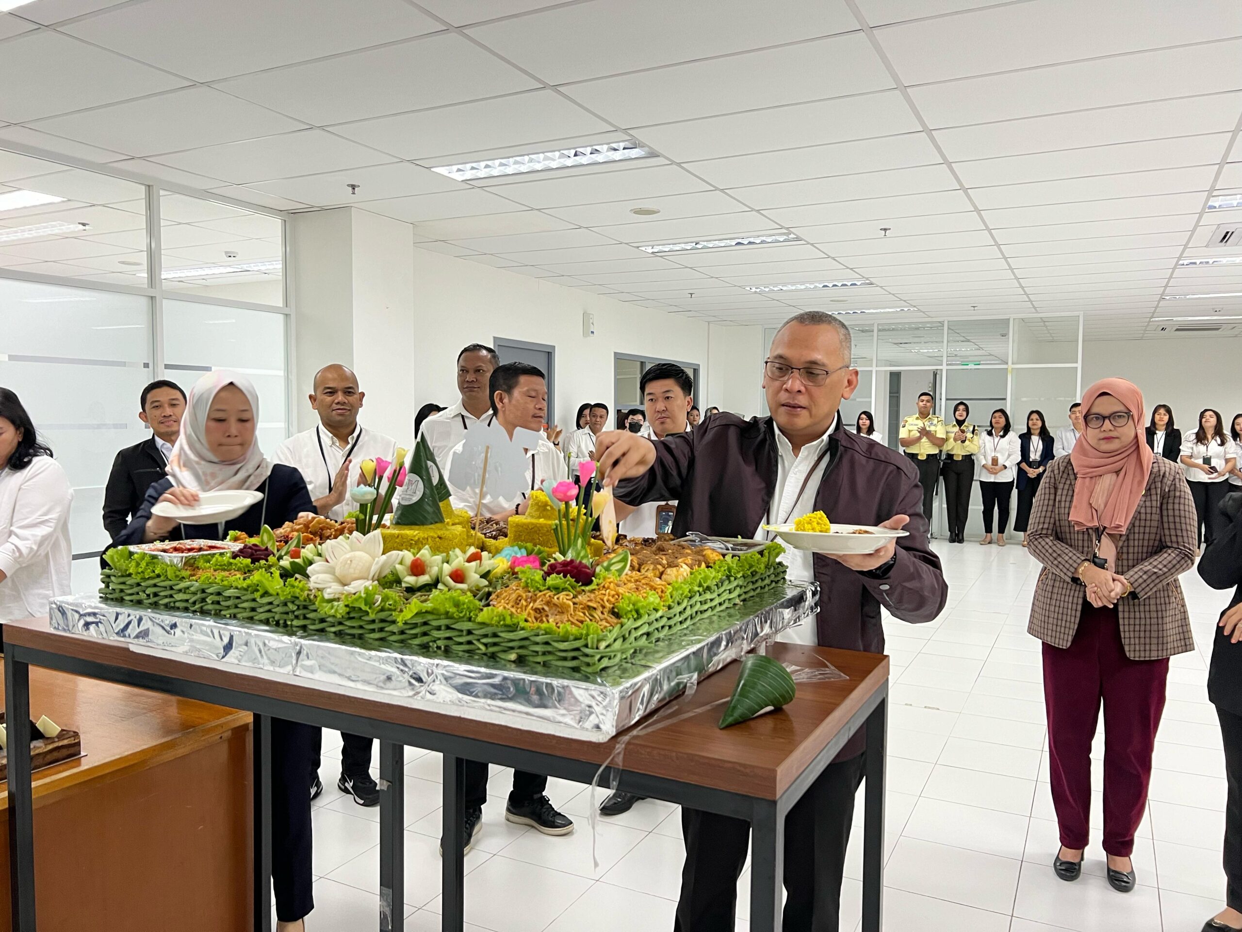 BRI Medan Sisingamangaraja Berikan Penghargaan Kepada Karyawan