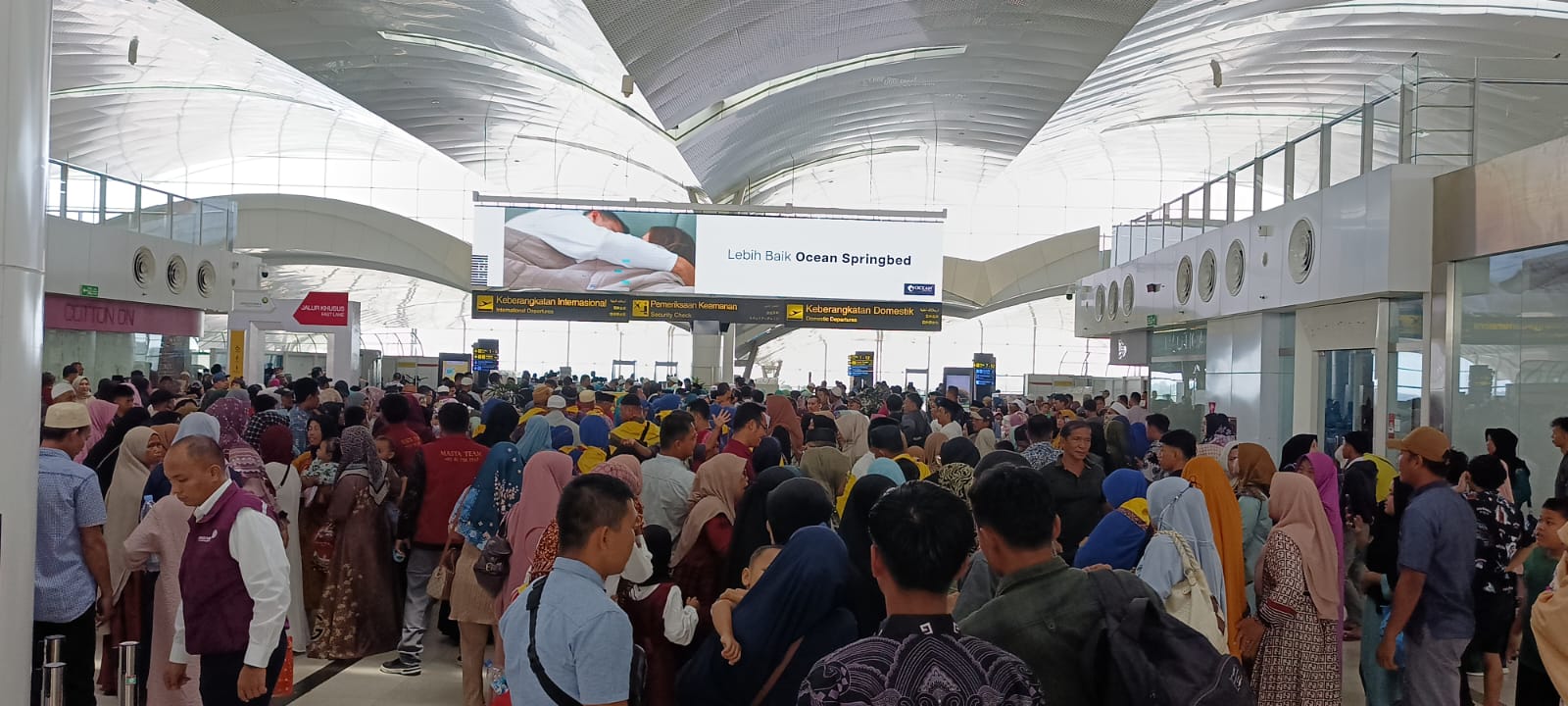 Tiket Pesawat Tujuan Jakarta Di KNIA Penuh