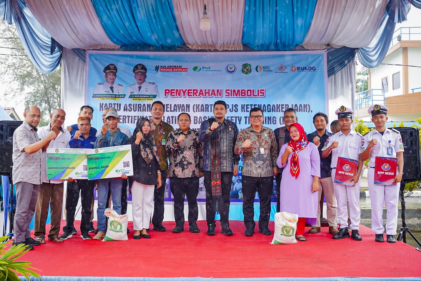 Serahkan Kartu BPJS Ketenagakerjaan untuk Nelayan, Bobby Nasution ingin Kampung Nelayan Indah Jadi Pusat Olahan Ikan