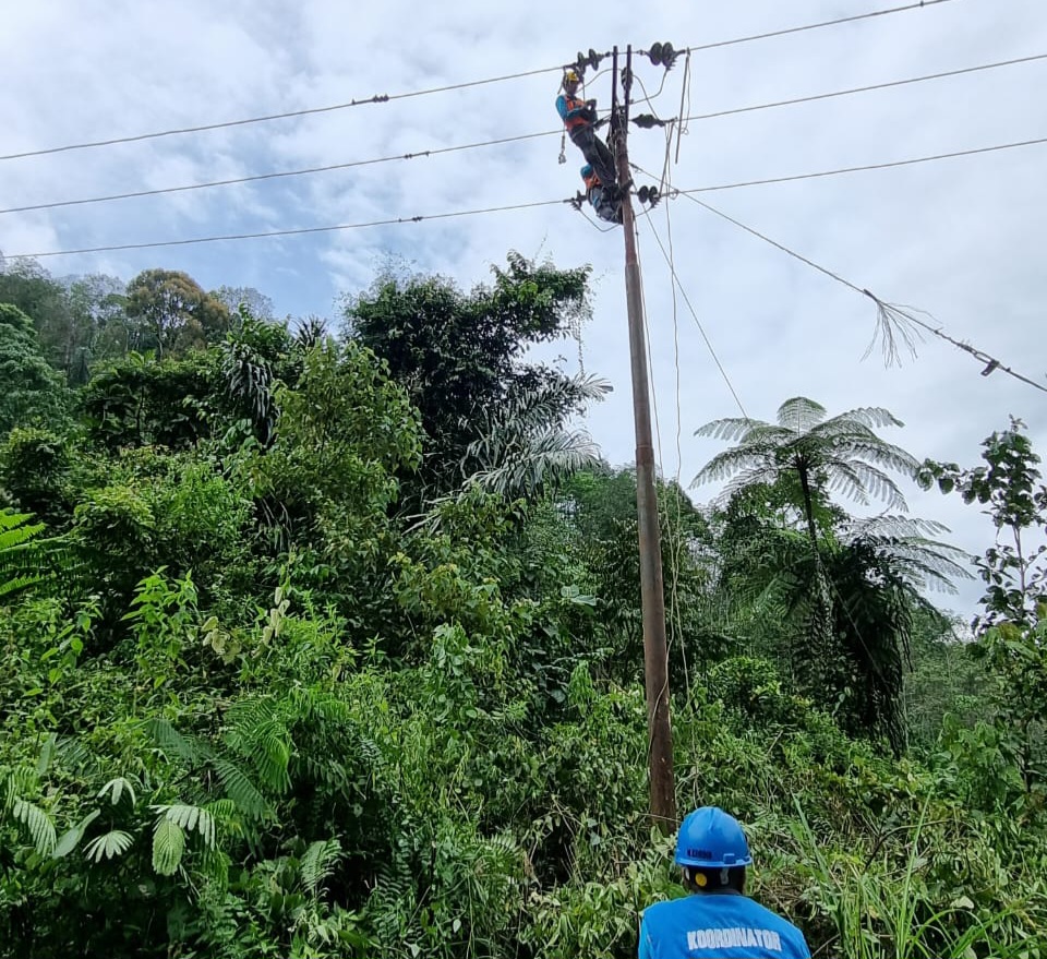 PLN Berhasil Pulihkan Kelistrikan Di Mandailing Natal Pasca Tanah Longsor