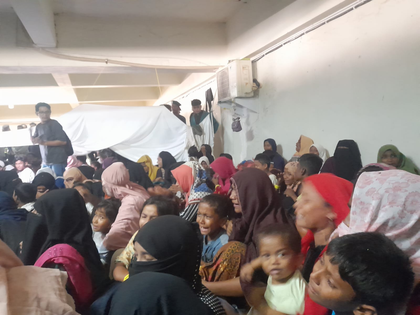 Diserbu Mahasiswa, Pengungsi Rohingya Di BMA Nangis Ketakutan