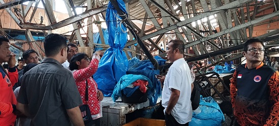 Atap Balairung Pedagang Ikan Pasar Pasar Dwikora P. Siantar Runtuh
